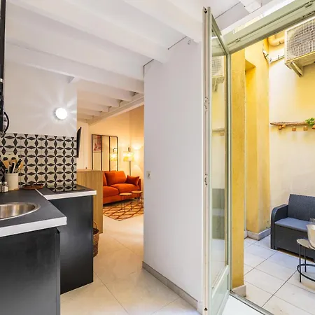 Jolie Duplex Avec Patio Apartment *