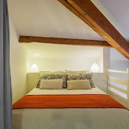 Jolie Duplex Avec Patio *