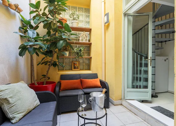 Jolie Duplex Avec Patio * Nice