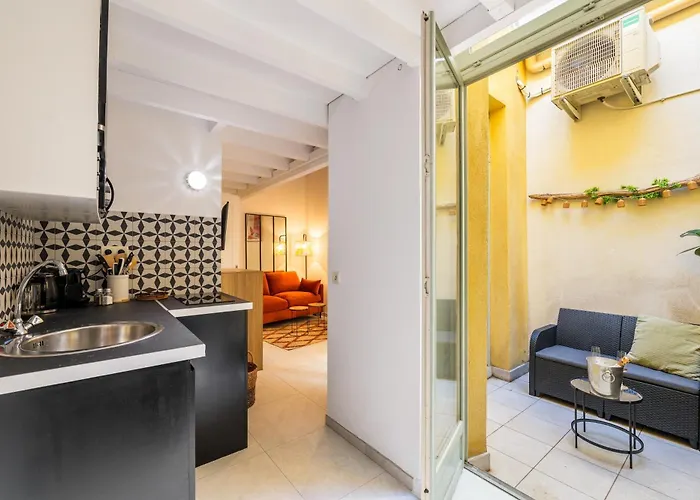 Jolie Duplex Avec Patio Daire *